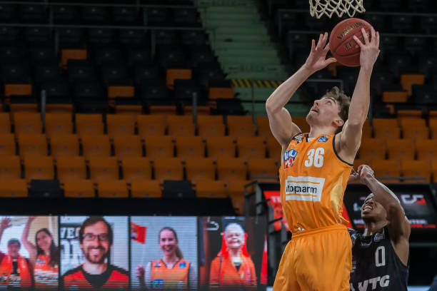 更是社会的 更是社会的